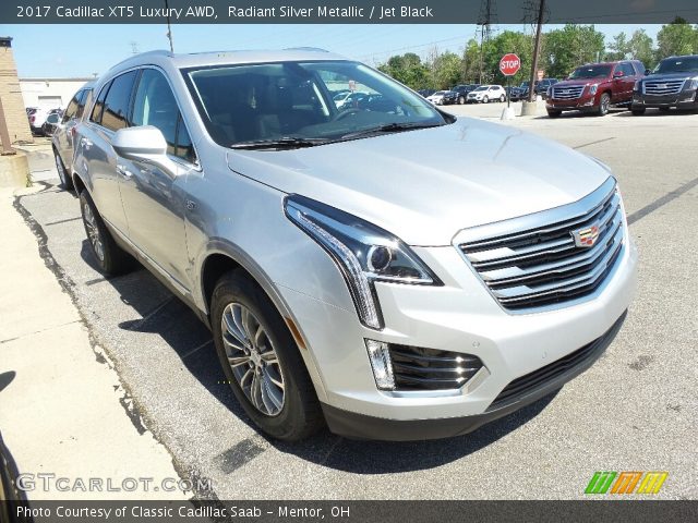 2017 Cadillac XT5 Luxury AWD in Radiant Silver Metallic