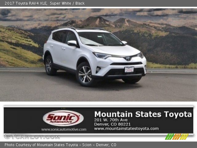 2017 Toyota RAV4 XLE in Super White