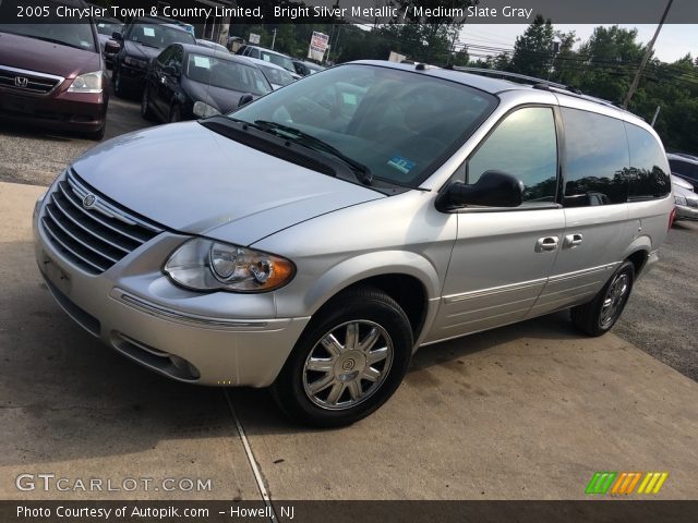 2005 Chrysler Town & Country Limited in Bright Silver Metallic
