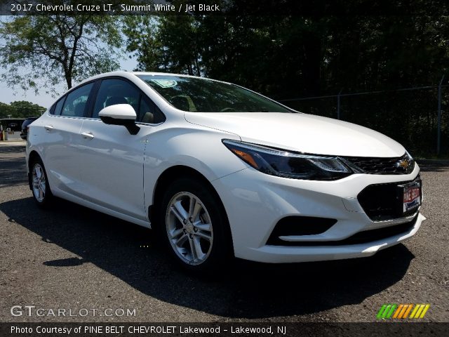 2017 Chevrolet Cruze LT in Summit White