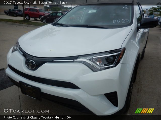 2017 Toyota RAV4 LE in Super White