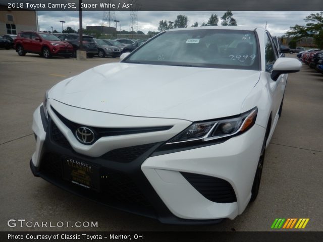 2018 Toyota Camry SE in Super White