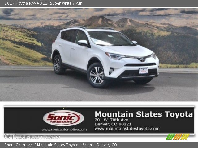 2017 Toyota RAV4 XLE in Super White