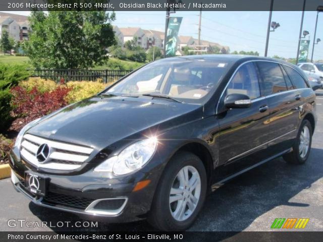 2006 Mercedes-Benz R 500 4Matic in Obsidian Black Metallic