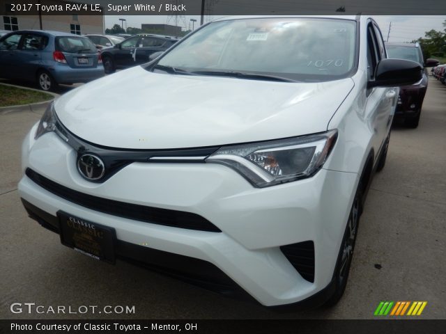 2017 Toyota RAV4 LE in Super White