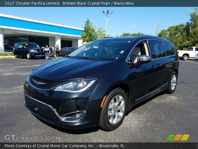 2017 Chrysler Pacifica Limited in Brilliant Black Crystal Pearl