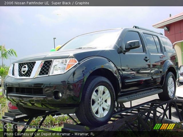 2006 Nissan Pathfinder LE in Super Black