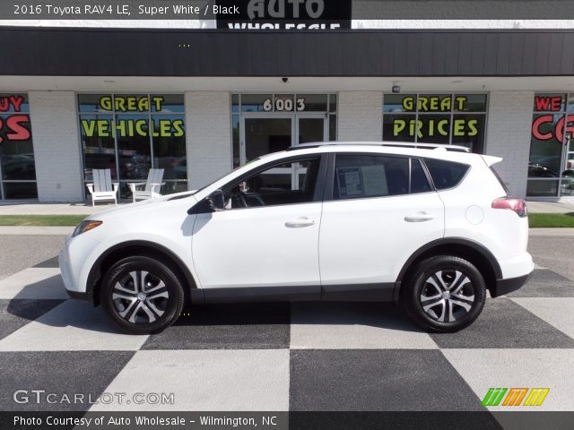 2016 Toyota RAV4 LE in Super White