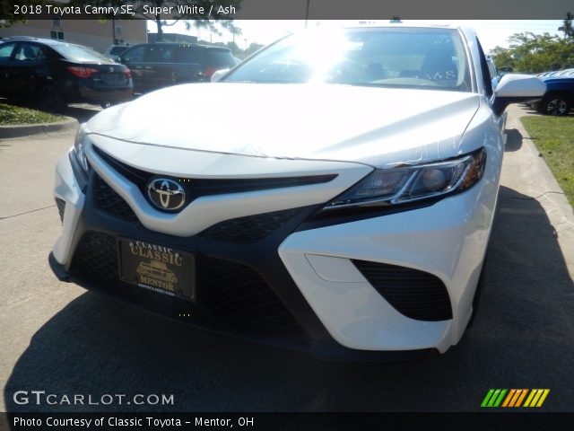 2018 Toyota Camry SE in Super White