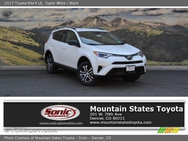 2017 Toyota RAV4 LE in Super White