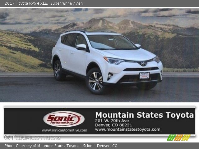 2017 Toyota RAV4 XLE in Super White