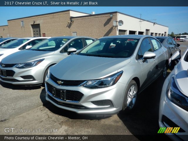 2017 Chevrolet Cruze LT in Silver Ice Metallic