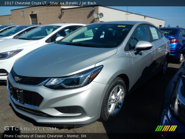 2017 Chevrolet Cruze LT in Silver Ice Metallic