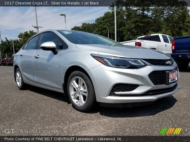2017 Chevrolet Cruze LT in Silver Ice Metallic