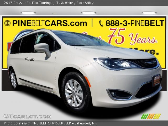 2017 Chrysler Pacifica Touring L in Tusk White