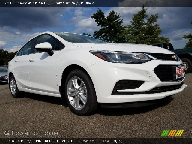 2017 Chevrolet Cruze LT in Summit White