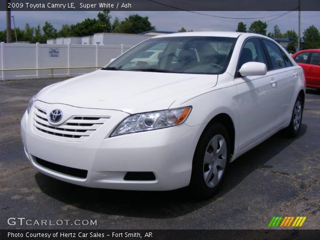 2009 Toyota Camry LE in Super White