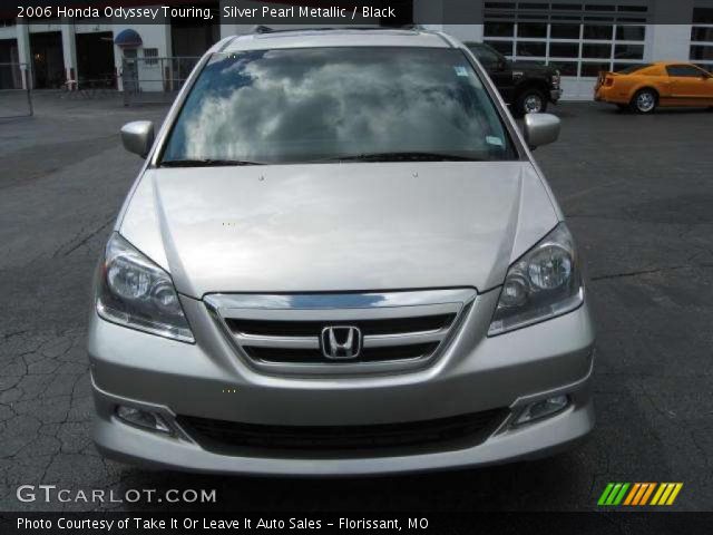 2006 Honda Odyssey Touring in Silver Pearl Metallic