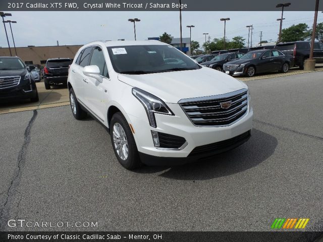 2017 Cadillac XT5 FWD in Crystal White Tricoat