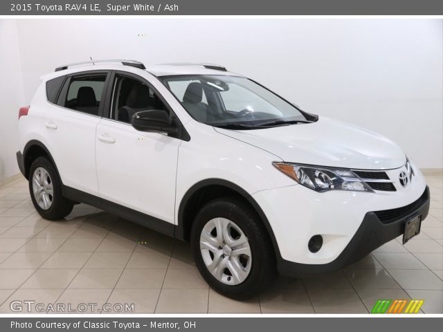 2015 Toyota RAV4 LE in Super White