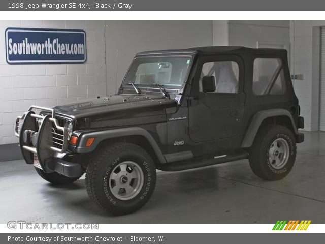 1998 Jeep Wrangler SE 4x4 in Black