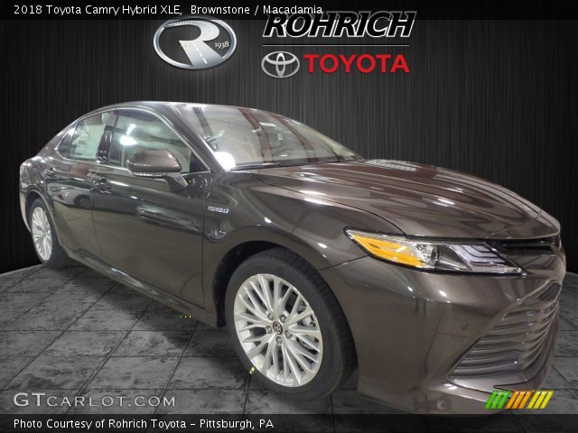 2018 Toyota Camry Hybrid XLE in Brownstone