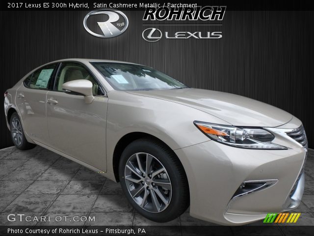 2017 Lexus ES 300h Hybrid in Satin Cashmere Metallic