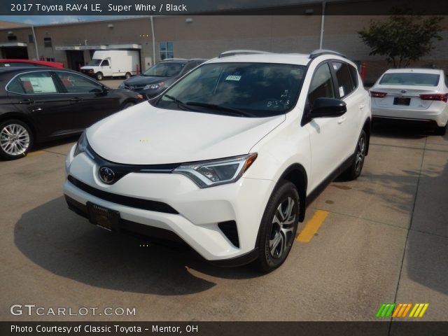 2017 Toyota RAV4 LE in Super White