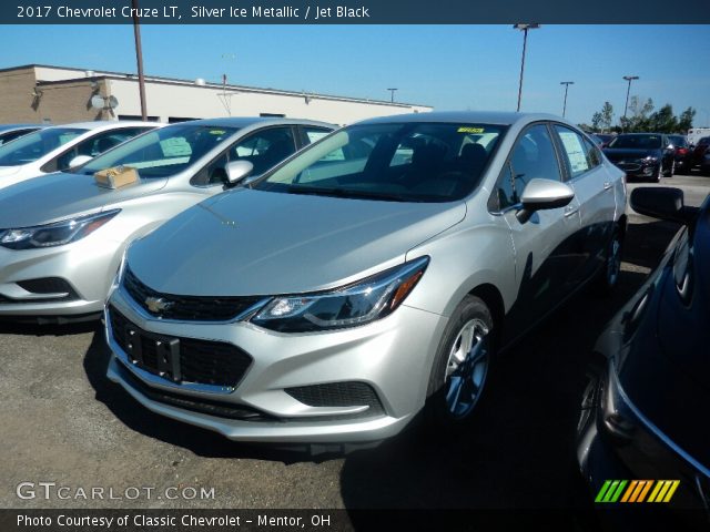 2017 Chevrolet Cruze LT in Silver Ice Metallic