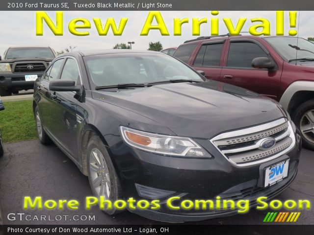 2010 Ford Taurus SE in Tuxedo Black Metallic