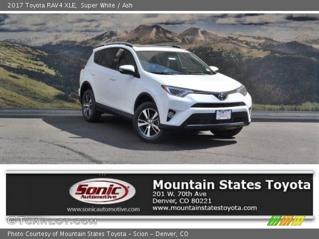 2017 Toyota RAV4 XLE in Super White