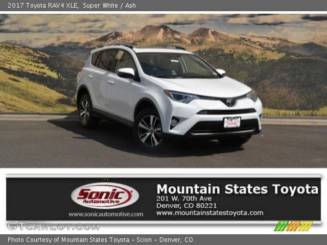 2017 Toyota RAV4 XLE in Super White