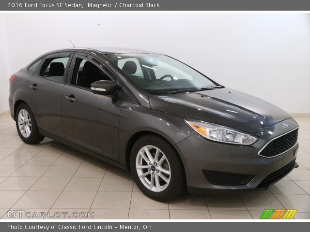 2016 Ford Focus SE Sedan in Magnetic