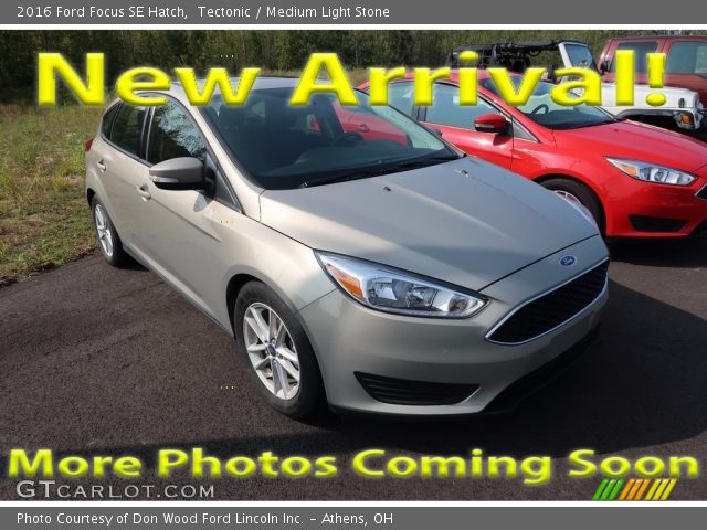 2016 Ford Focus SE Hatch in Tectonic