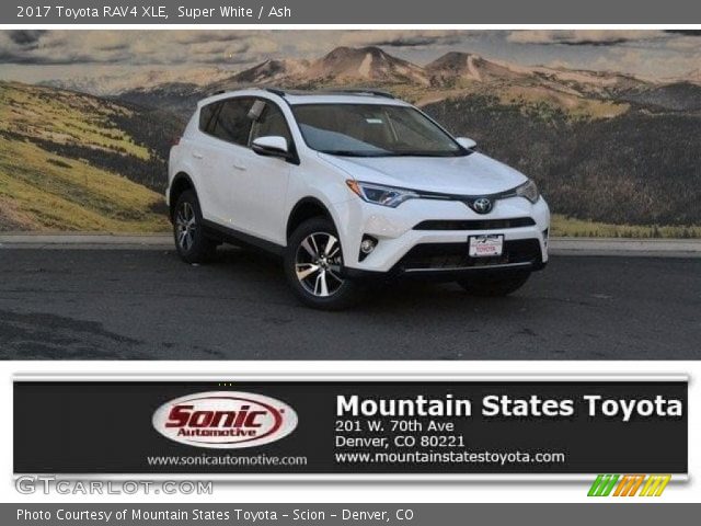 2017 Toyota RAV4 XLE in Super White