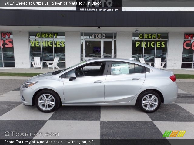 2017 Chevrolet Cruze LT in Silver Ice Metallic