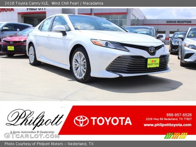 2018 Toyota Camry XLE in Wind Chill Pearl