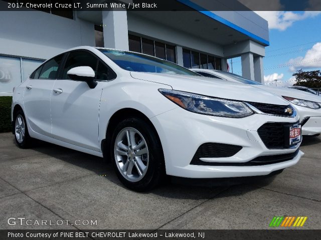 2017 Chevrolet Cruze LT in Summit White