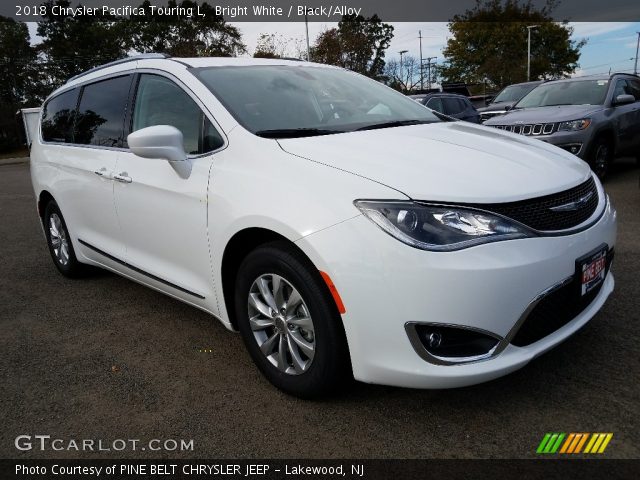 2018 Chrysler Pacifica Touring L in Bright White