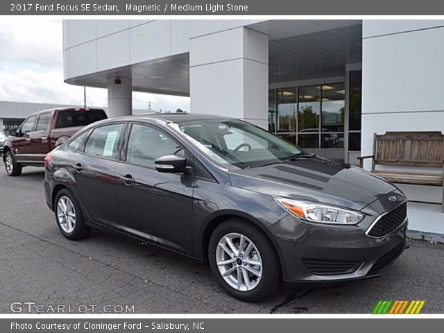 2017 Ford Focus SE Sedan in Magnetic