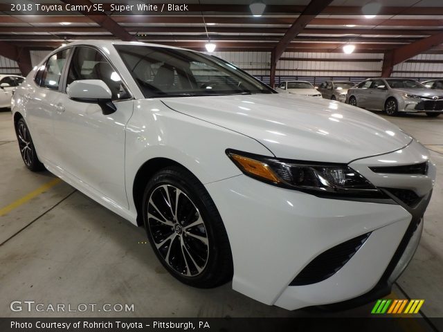 2018 Toyota Camry SE in Super White