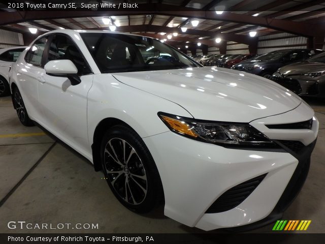 2018 Toyota Camry SE in Super White