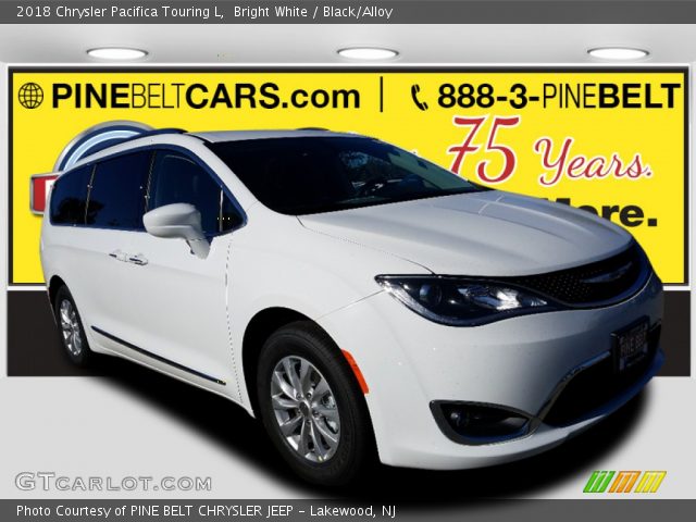 2018 Chrysler Pacifica Touring L in Bright White