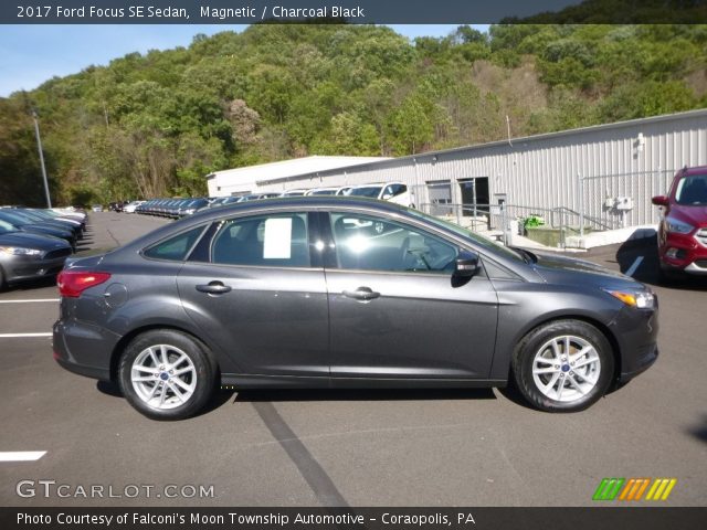 2017 Ford Focus SE Sedan in Magnetic