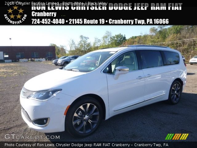 2018 Chrysler Pacifica Limited in Bright White