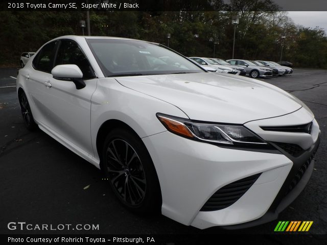 2018 Toyota Camry SE in Super White