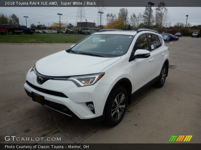2018 Toyota RAV4 XLE AWD in Super White