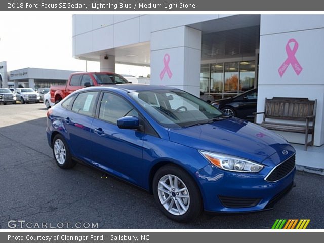 2018 Ford Focus SE Sedan in Lightning Blue