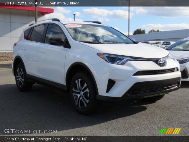 2018 Toyota RAV4 LE in Super White