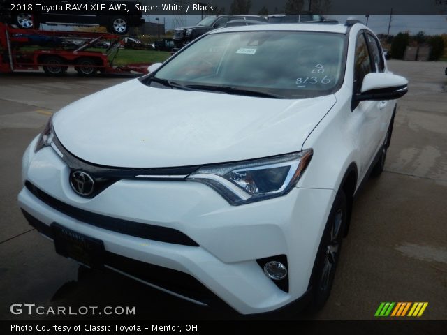 2018 Toyota RAV4 XLE AWD in Super White